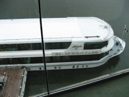 Bateau du Grand Hyatt, avant