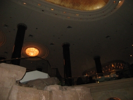 Les colonnes du Grand Hyatt (avec piano d'ambiance)
