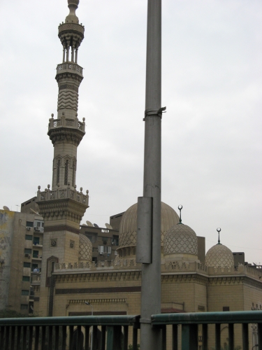  Une mosquée (et un poteau !) 