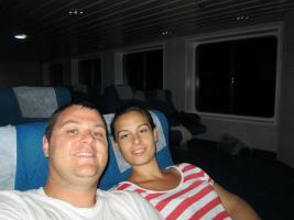 Sur le fauteuil
devant M6